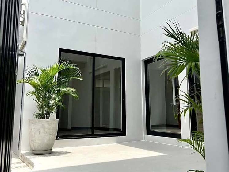 House with Shared Pool in Bangnatrad 